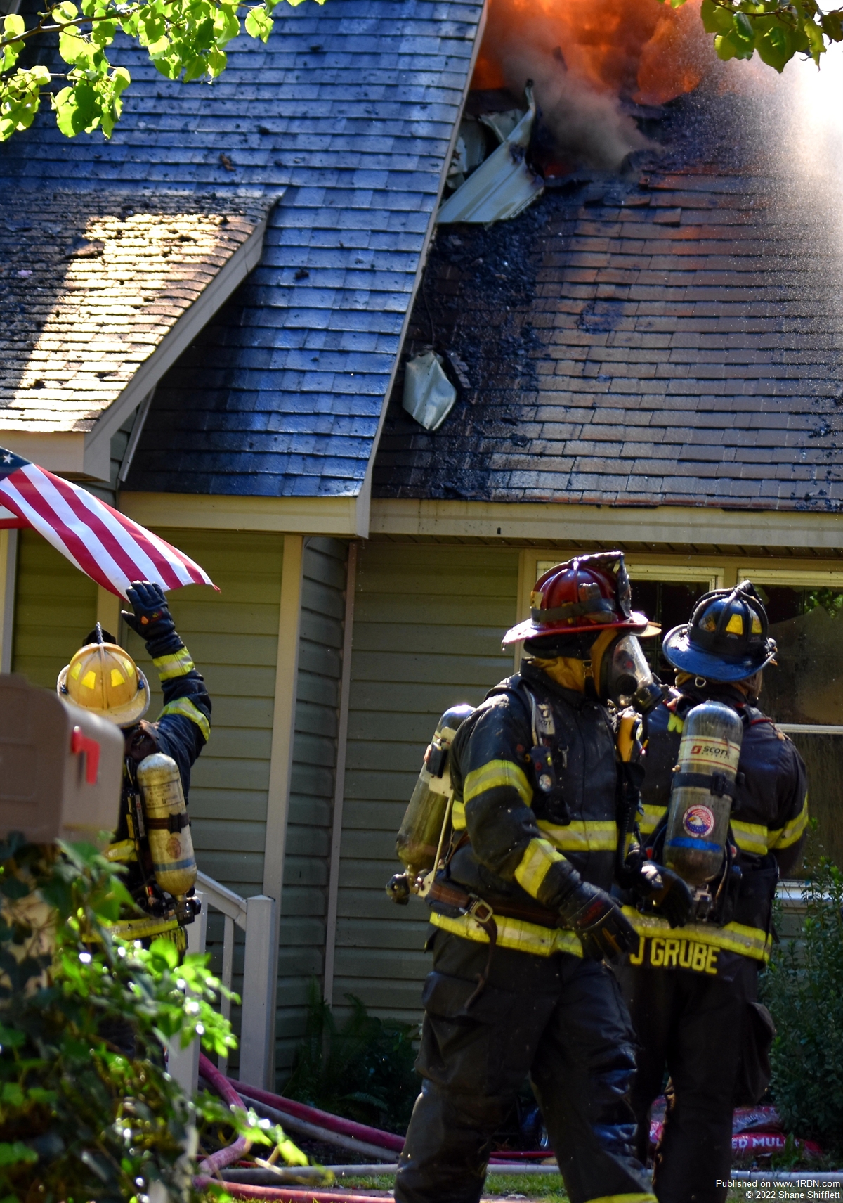 Warner Robins Firefighters Battle Fire Through The Roof