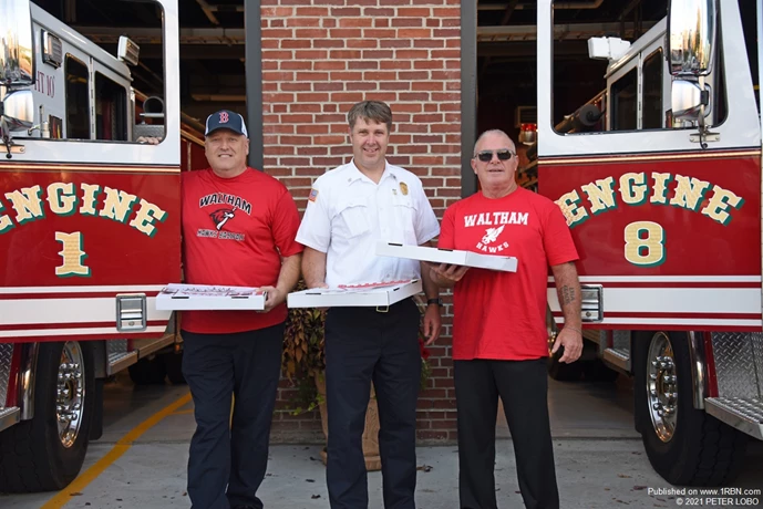 Red Sox outfielder Kyle Schwarber donates pizza to Waltham police, fire  departments