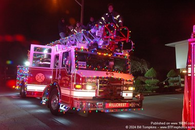 Hillcrest FD at Wallington, NJ FD Holiday Lights Parade