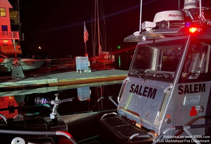 Night Rescue on the Rocks: Multi-Agency Response Brings Six Ashore After Boating Incident